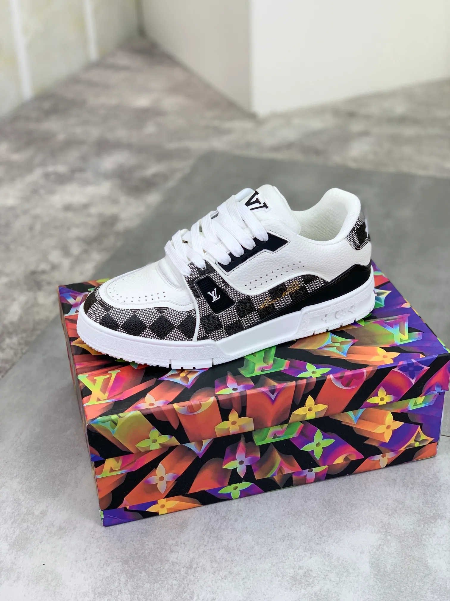 Men's shoes 💰P580 New style 💰💎💎Latest color High version 2025Louis*Vuitto* LV Traine Catwalk TRAINER outsole and fabric private model A shoe that definitely costs a lot of money and effort. This series was designed after the arrival of Vifgil. It is favored by many fans every season. Original TPU outsole Original packaging Men's size: 38-45 (46 can be customized) Color: 2️⃣ colors available (available from stock, super fast delivery)